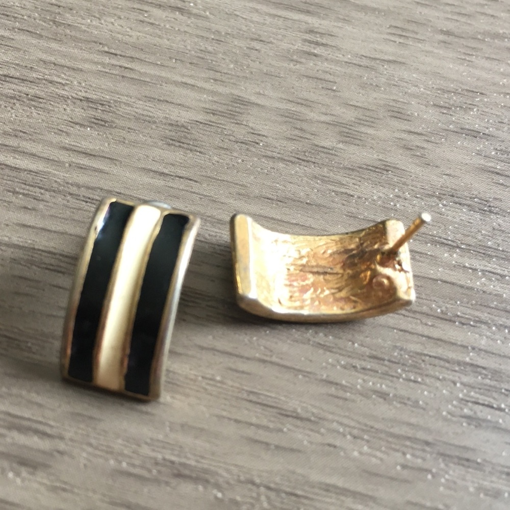 Stud earrings - Picture 2 of 3